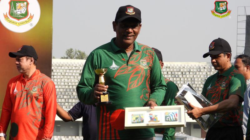 রফিকের ঝড়ে নান্নু-রাজ্জাকদের হার